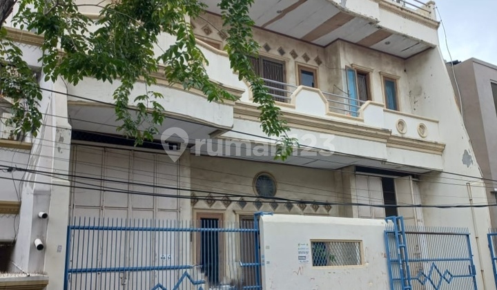 Di jual Rumah 3 Lt, daerah Menceng, lokasi Strategis Di jual Rumah 3 Lt, daerah Menceng, lokasi Strategis