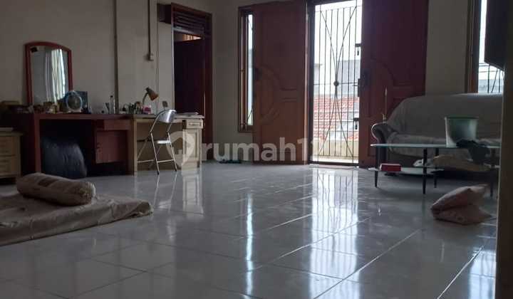 Di jual Rumah 3 Lt, daerah Menceng, lokasi Strategis 2