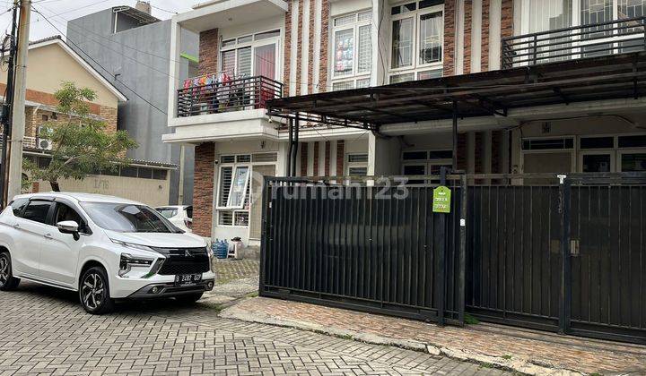 Di jual rumah 2 lantai semi furnish di park residence 1