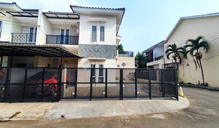 Di Jual Rumah 2 lt, Semi Furnish posisi Hook 1