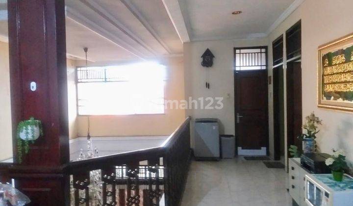 Disewakan Rumah 2 lt, sangat cocok untuk buka usaha krn letak strategis & ramai 2