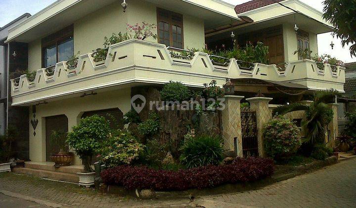 Dijual rumah bagus 2 lt di Taman Royal, semi furnish, lokasi di hook 1