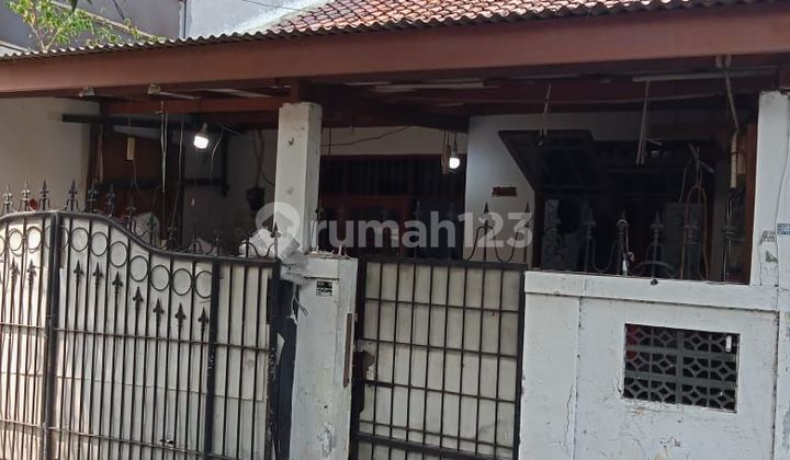 Di jual rumah 1,5 lantai tidak banjir, lokasi strategie 1