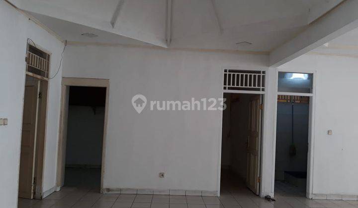 Di jual  rumah di Kelapa dua, lokasi strategis di Kebon Jeruk 2