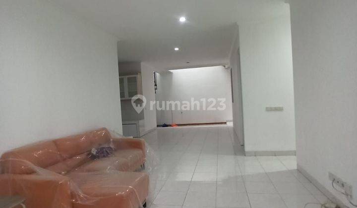 Disewakan rumah bagus semi furnish 2 lt di Foresta Bsd, 1