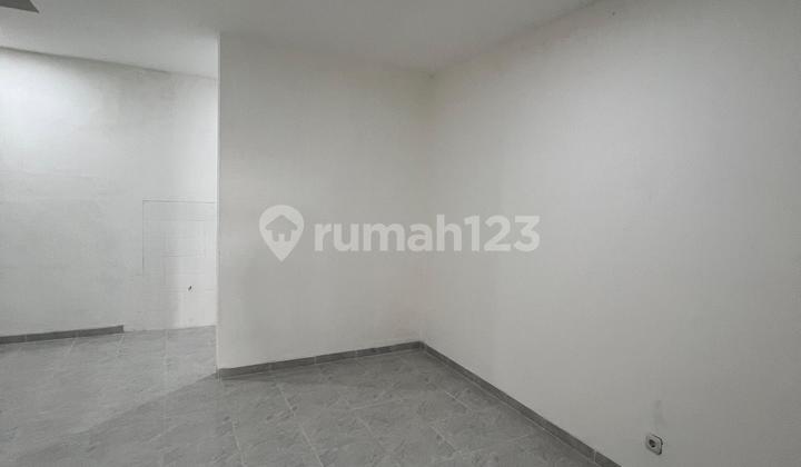 Dijual Rumah Cakep, Bagus 2 Lt, Langsung Huni Di Taman Palem Lestari 2