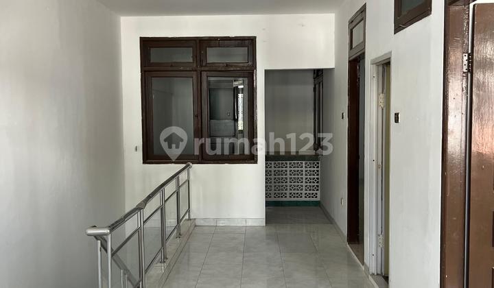 Dijual Rumah Cakep, Bagus 2 Lt, Langsung Huni Di Taman Palem Lestari