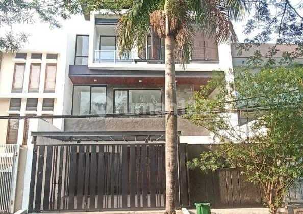 For Sale Luxury 3-Story House on Jln Boulevard
