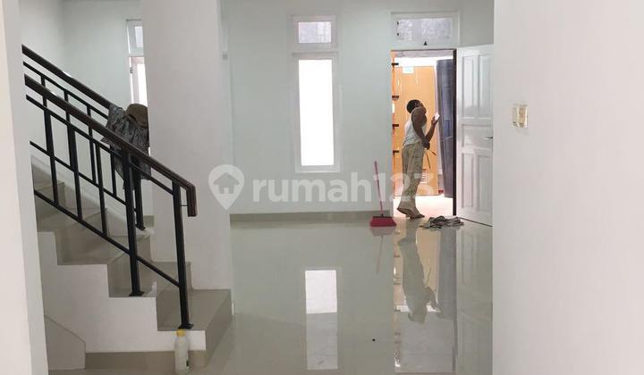 Dijual :Rumah Bagus 2 Lt di Taman Palem Lestari Dijual :Rumah Bagus 2 Lt di Taman Palem Lestari