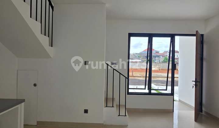 Di Jual Rumah Cantik 2 Lt, di Duri Kosambi
