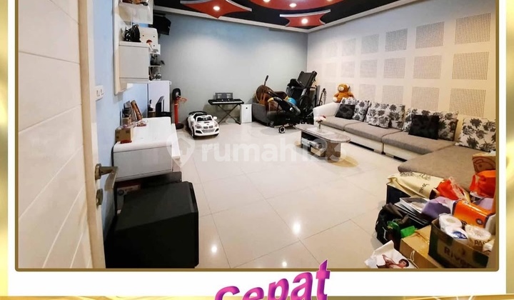 For Sale 2.5-Story House in Golf Lake Residence