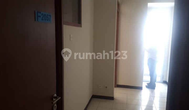 For Rent 1 Unit 2-Bedroom Apartment Unfurnished
