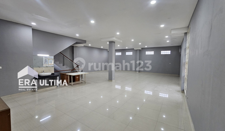 Nice Ready-to-Use Shop House Suitable for Business in Lembang Nice Ready-to-Use Shop House Suitable for Business in Lembang