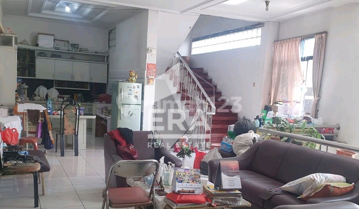 Ready-to-Use Shop House in a Strategic Location on Jamika Street, Bandung 2