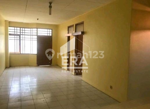 Well-Maintained Ruko in a Strategic Location Ready for Use in Cobaduyut