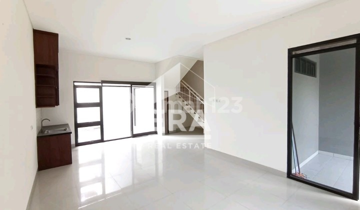 Rumah Strategis Nyaman di Kembar Sayap Bkr 1