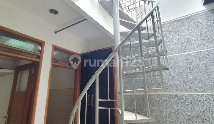 Rumah Minimalis Bersih di Batununggal