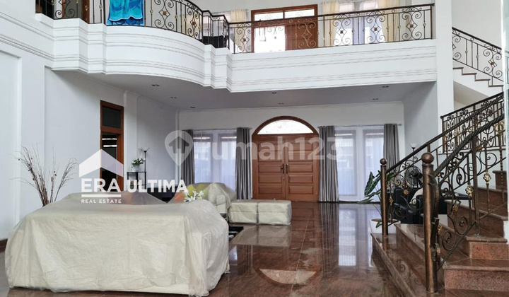 Rumah Besar Mewah di Mekarwangi