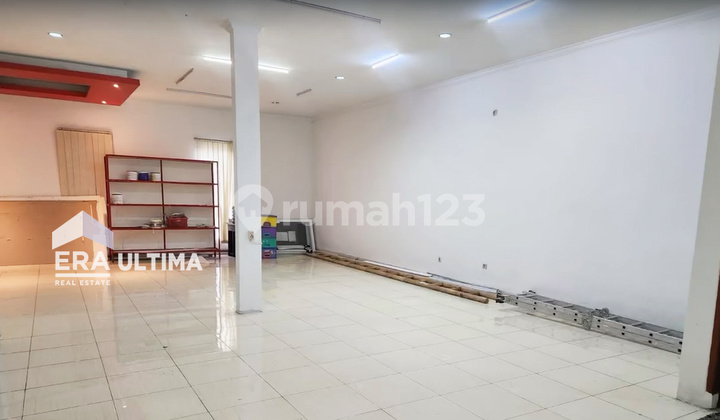 Affordable Shop House, Strategic Location, Suitable for Business in Kiaracondong