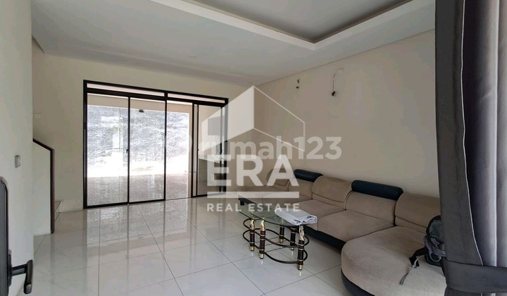 Rumah Asri Full Furnished di Kota Baru Parahyangan 2