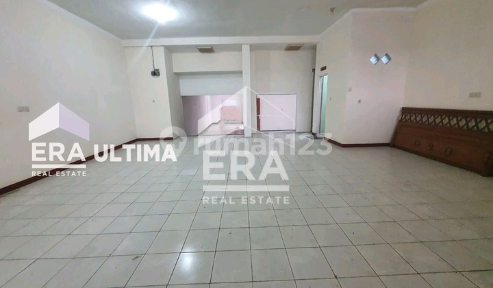 Ready-to-Use Shop House Suitable for Business, Strategic Location in Banjaran. 2