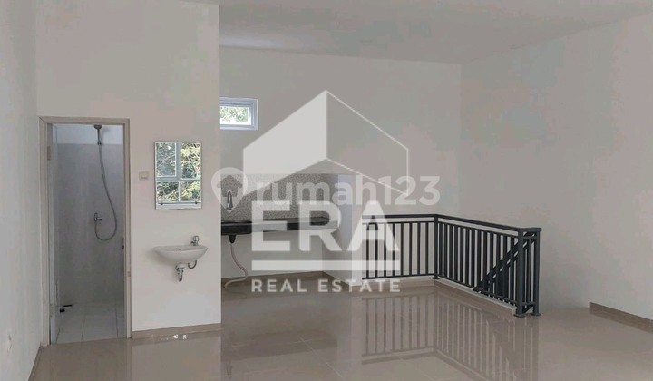 For Rent: Strategic Shop House on Main Road, Sarijadi Bandung 2