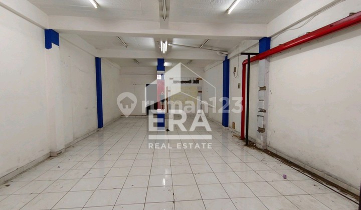 Strategic Shop House by the Road in a Bustling Lembang Area 2