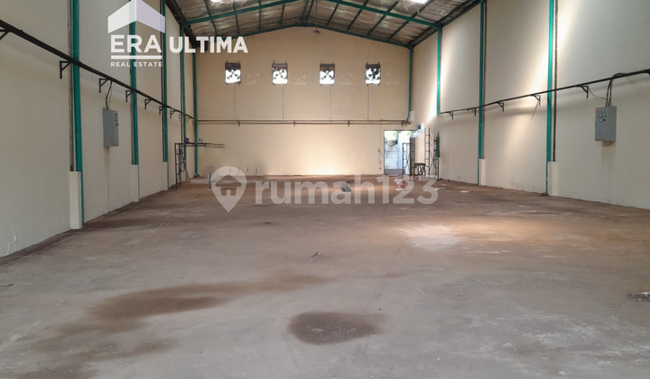 Well-Maintained Warehouse Ready for Use, Strategically Located in Gedebage. Well-Maintained Warehouse Ready for Use, Strategically Located in Gedebage.