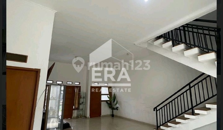 Luxury Home with Good Air Circulation Well-Maintained in Buahbatu, Bandung Luxury Home with Good Air Circulation Well-Maintained in Buahbatu, Bandung