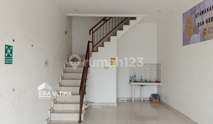 Good Clean Ready-to-Use Shop House in a Strategic Location in Soreang Good Clean Ready-to-Use Shop House in a Strategic Location in Soreang