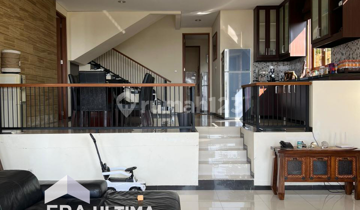 Rumah Luas Sejuk Nyaman di Dago Bandung Utara Rumah Luas Sejuk Nyaman di Dago Bandung Utara