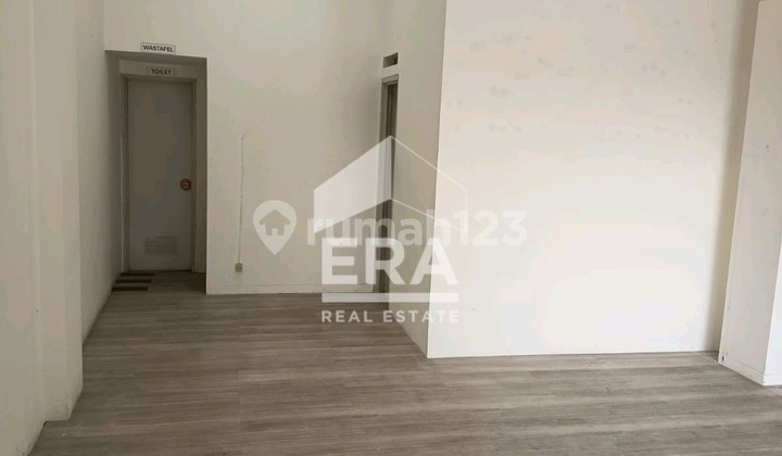 Strategic Shophouse Suitable for Business Space at the Asia Africa Wing 1