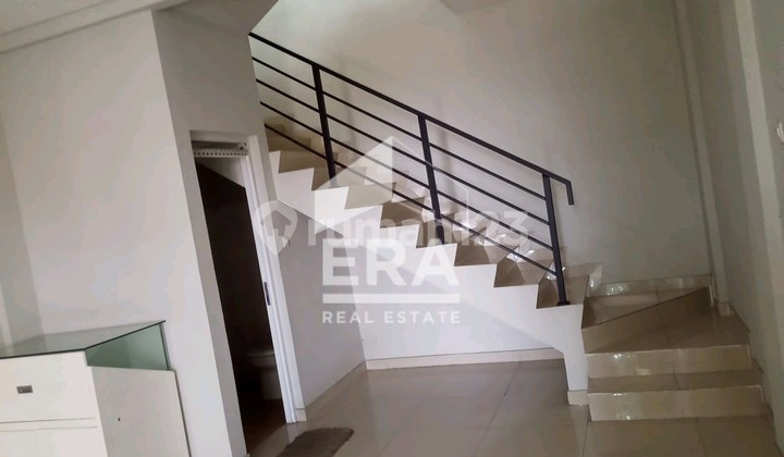 Strategic Shophouse Ready for Occupancy, Ideal for Business in Sarijadi 2