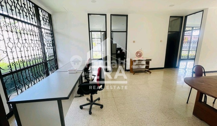 Rumah Cocok Untuk Tempat Tinggal atau Kantor di Sumber Sari