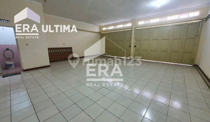 Ready-to-Occupy Shop House, Strategic Location by the Roadside in Banjaran.