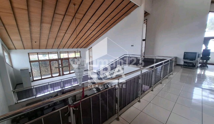 Rumah Strategis Luas Terawat di Setiabudi Bandung Utara