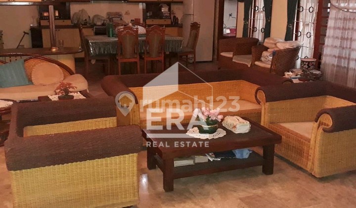 Rumah Luas Terawat di Sayap Surapati Banding 2