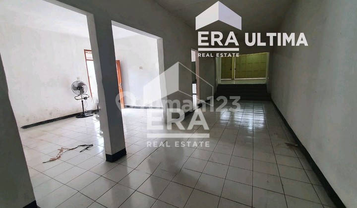 Ready-to-Occupy Shop House, Strategic Location by the Roadside in Banjaran.