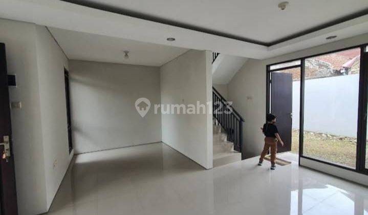 Rumah Baru Unfurnished Dekat Pusat Perbelanjaan Margahayu Raya, Bandung 2