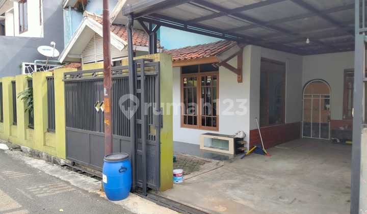 1.5-story house in Kerkof Leuwi Gajah, South Cimahi