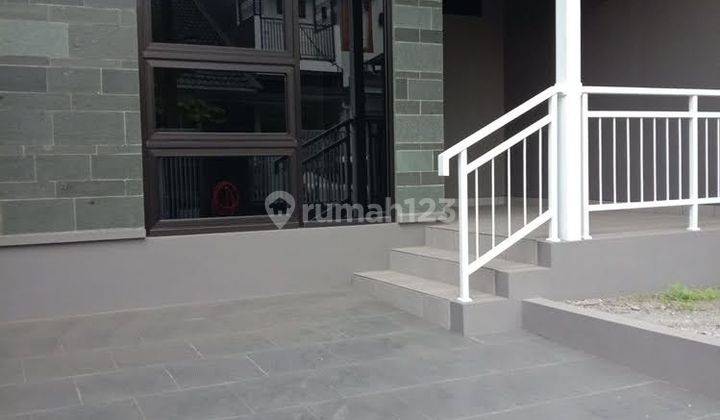 Rumah Minimalis 2 Lantai di Komplek Kembar BKR Bandung