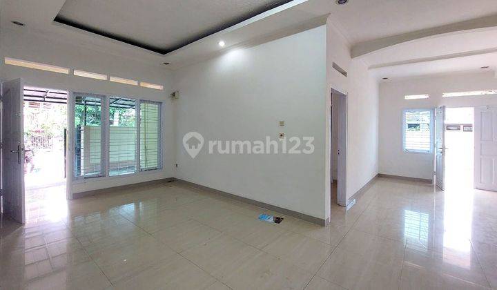 Rumah Hoek Cantik Nyaman di Taman Cibaduyut Indah 2