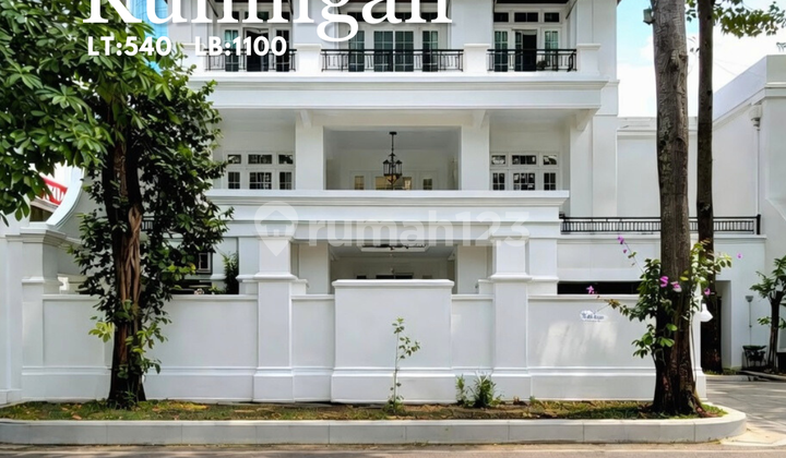 Price Drop!!! Exclusive Luxury House For Sale in Kuningan, Modern Classic Design, Super Strategic in the Business and Office Center