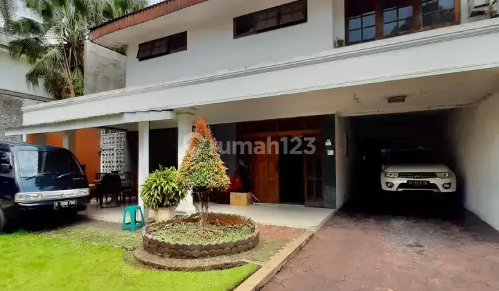 Menteng Rumah Lama Dengan Tanah Luas, Area Premium, Jalan Lebar 2