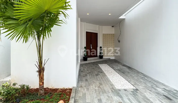 Price Drop!!!House For Sale Kemang Rumah Brand New 3 Lantai, Design Mediteranian. Bebas Banjir 2