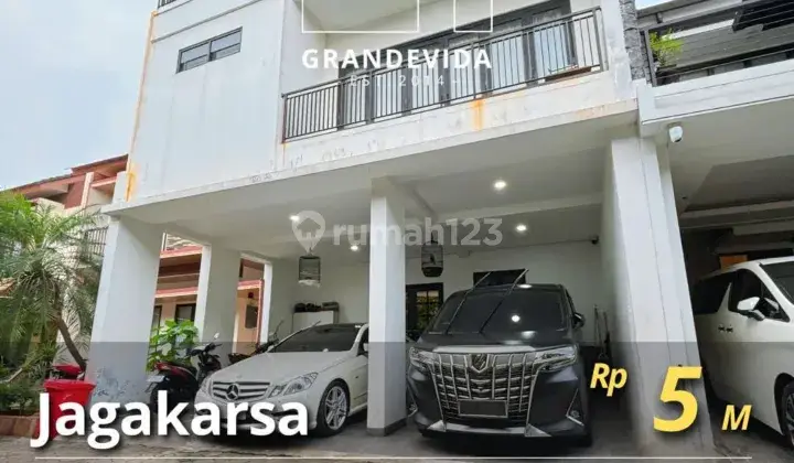 Jagakarsa Rumah Terawat Siap Huni, Ada Private Pool 1