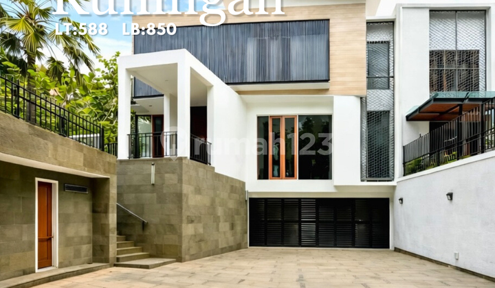 Price Drop!!! 3-Storey House for Sale in Kuningan, Newly Renovated, Wide Roads, Elite Area