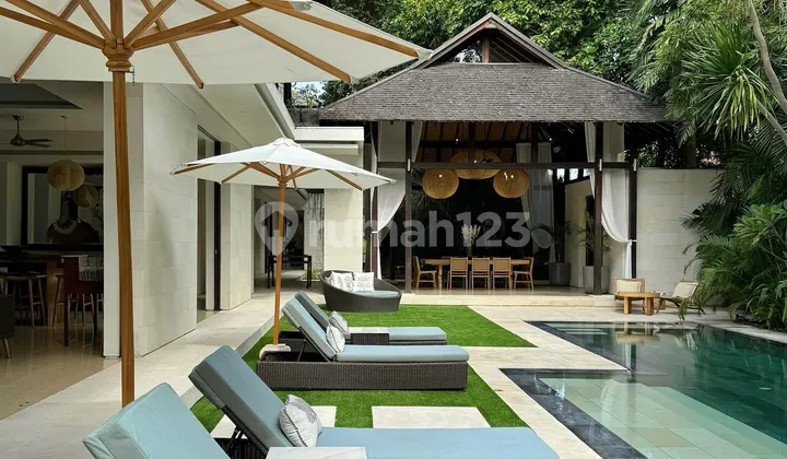 Villa For Sale Seminyak / Bali Luxury 5 Bedrooms Villa, Very Strategic Location Near Seminyak Village And Seminyak Square Villa For Sale Seminyak / Bali Luxury 5 Bedrooms Villa, Very Strategic Location Near Seminyak Village And Seminyak Square