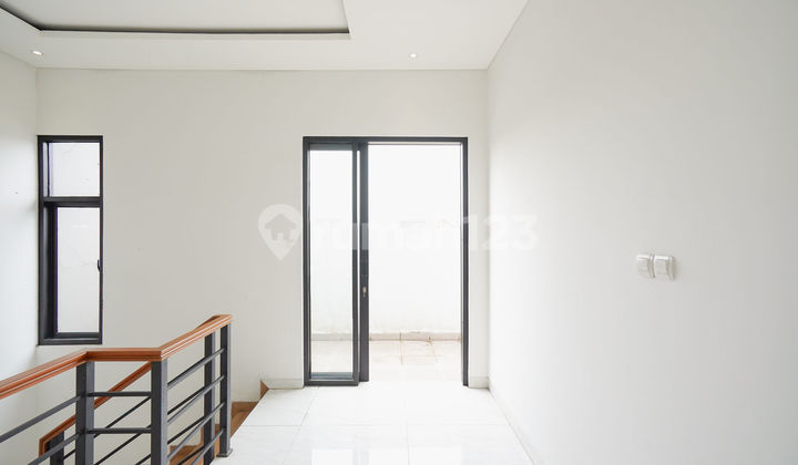 Rumah Cantik 15 Menit ke Stasiun Depok Lama Lt 102 Hadap Utara J-31469 2