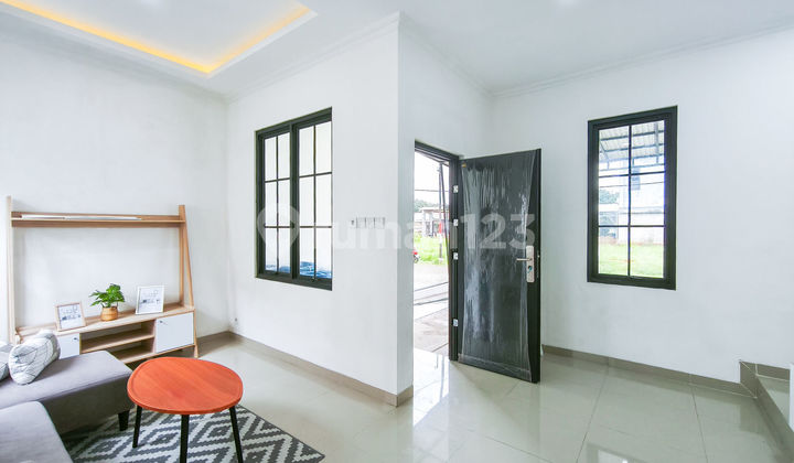 Beautiful 2-Story House Ready to Live In, 15 Minutes to Paradise Walk Mall Serpong, Assisted with Mortgage J-32589 2